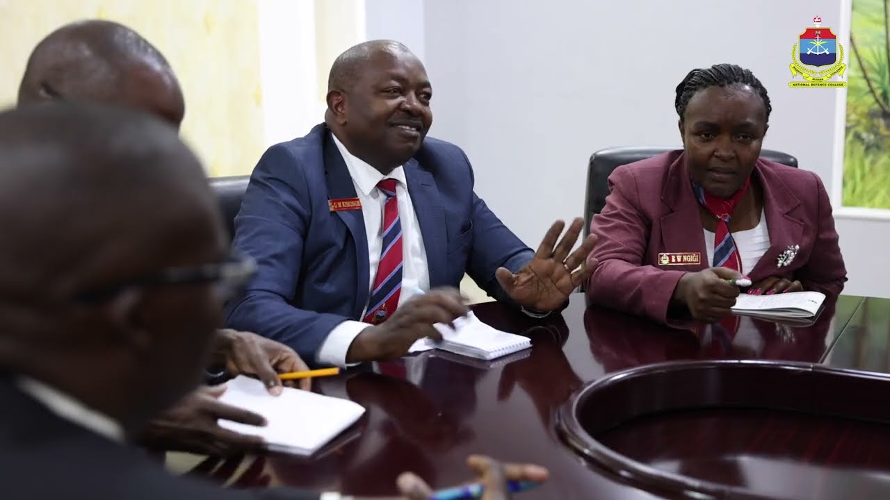 National Defence College donates foodstuffs to famine-stricken families