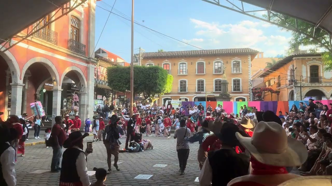 ENCUENTRO &Eacute;PICO DE COMPARSAS EN EL CENTRO DE HUAUCHINANGO 🔥🎭