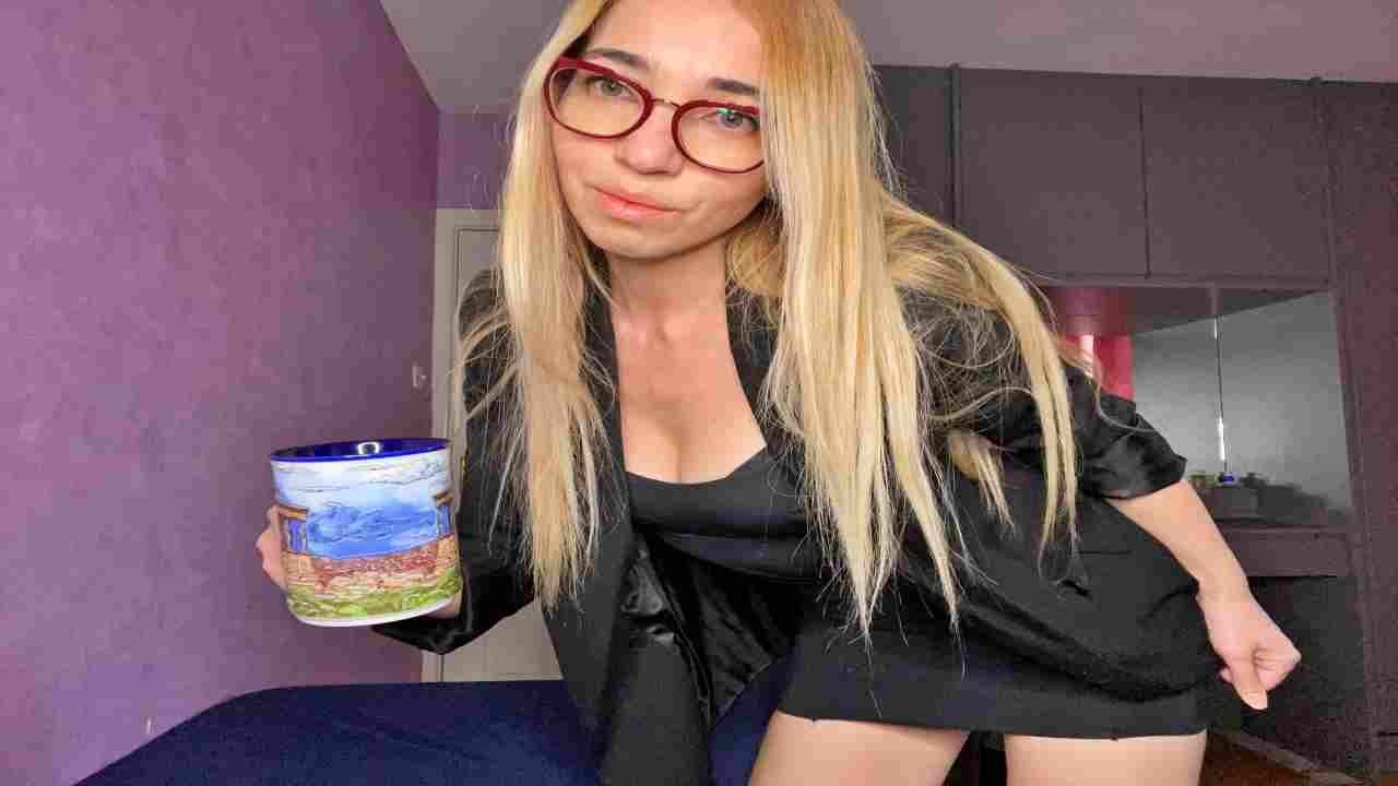 ASMR Secretary Taking Care of you / Personal Attention / Heel, paper, chewing gum sounds