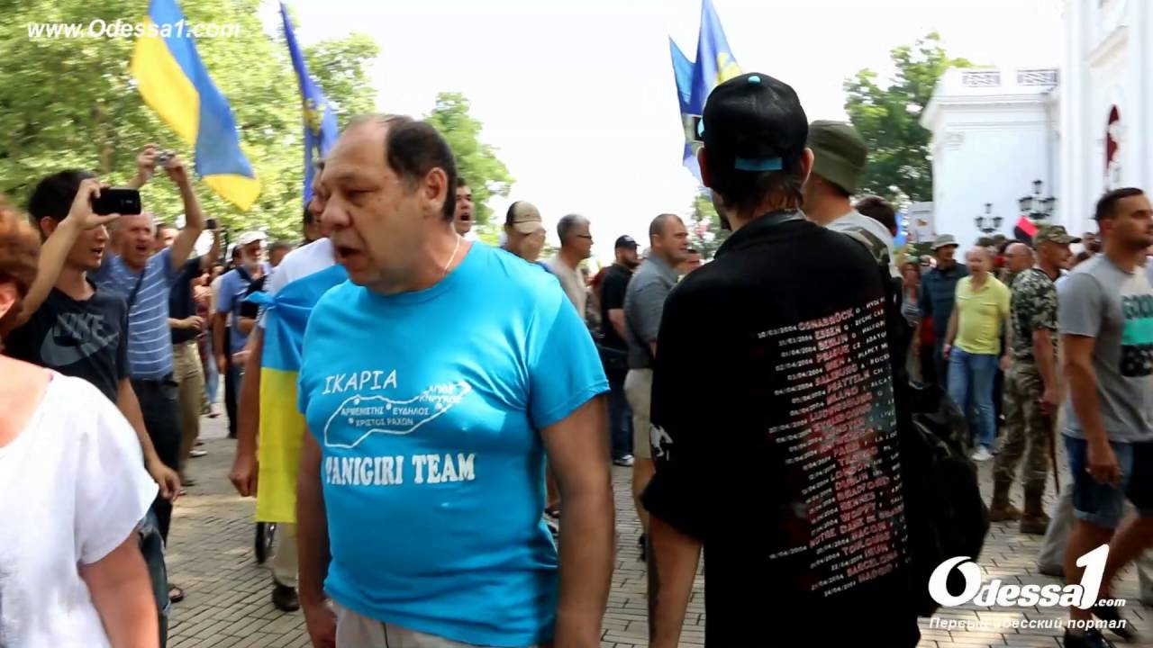 Odessa1.com - Активисты с дракой прорываются на сессию горсовета