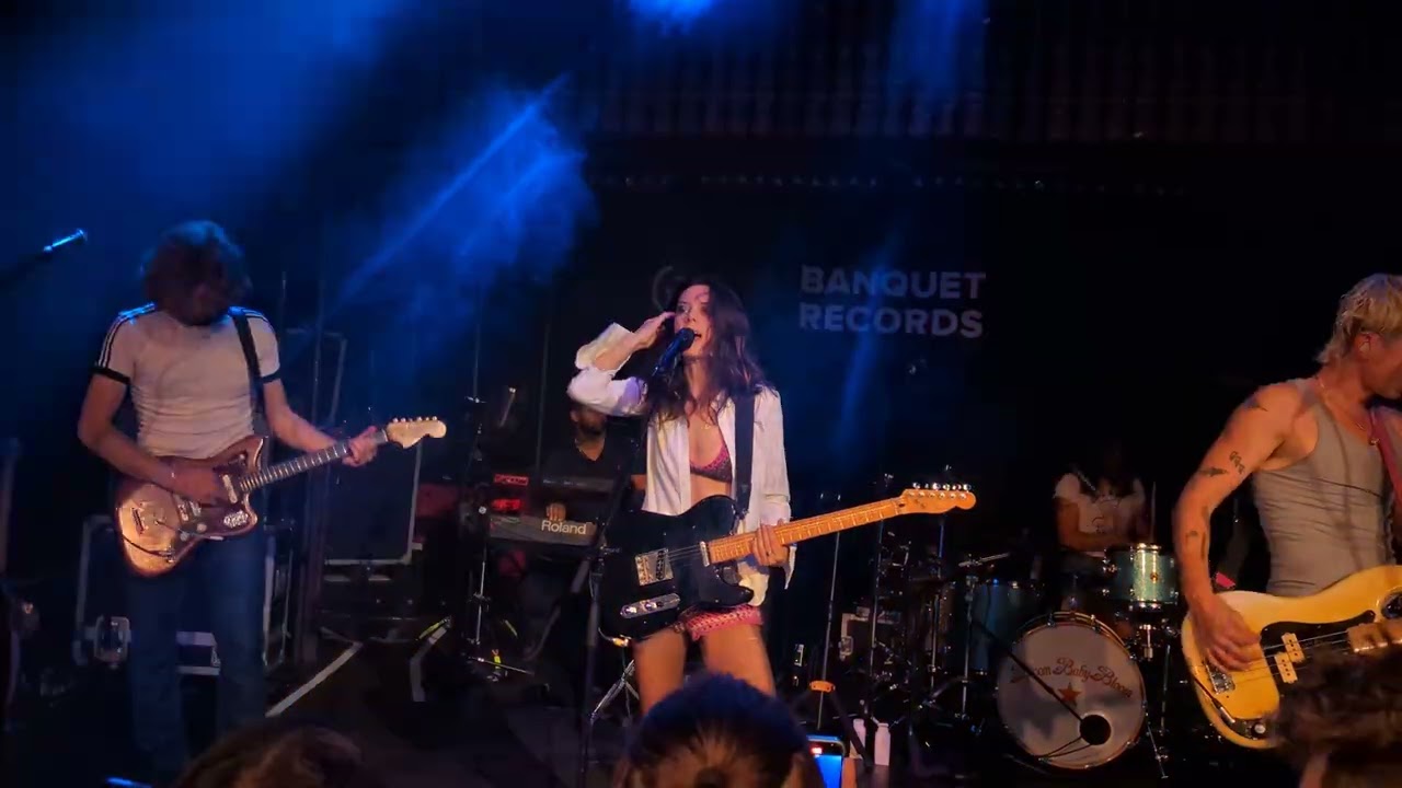 Wolf Alice Giant Peach at Kingston Circuit 31/8/25