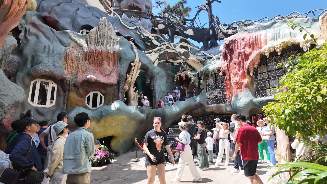 Самая странная архитектура, которую я когда-либо видел | Сумасшедший дом во Вьетнаме