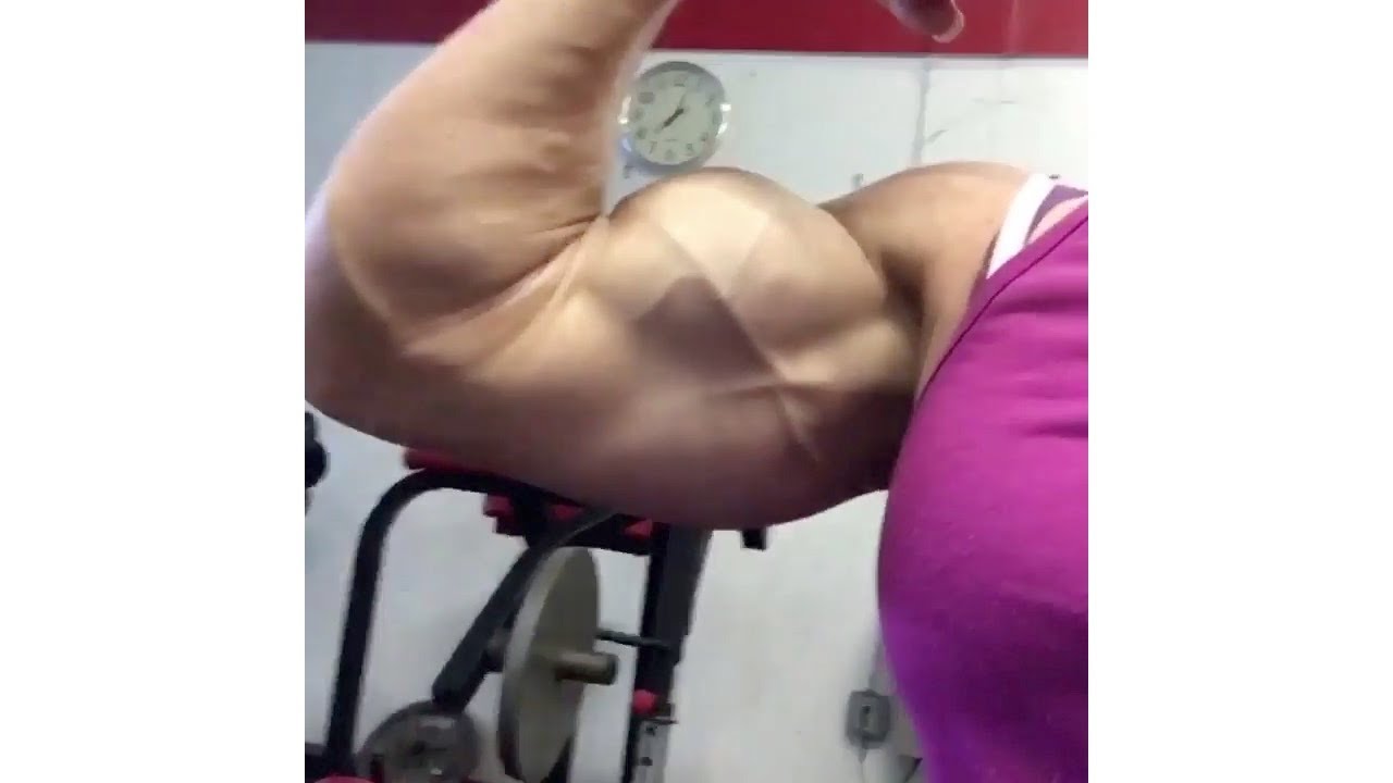 Lindsay Mulinazzi Showing off Her Biceps