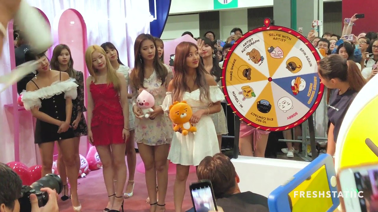 180811 TWICE (트와이스) - Kakao Booth Visit! (KCON18LA)