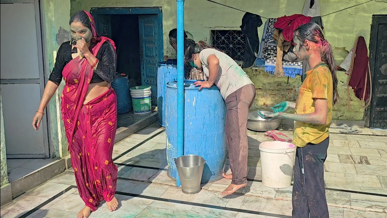 देशी गाँव की होली 😋 गाँव में कैसे होली खेली जाती बृज की देशी होली 