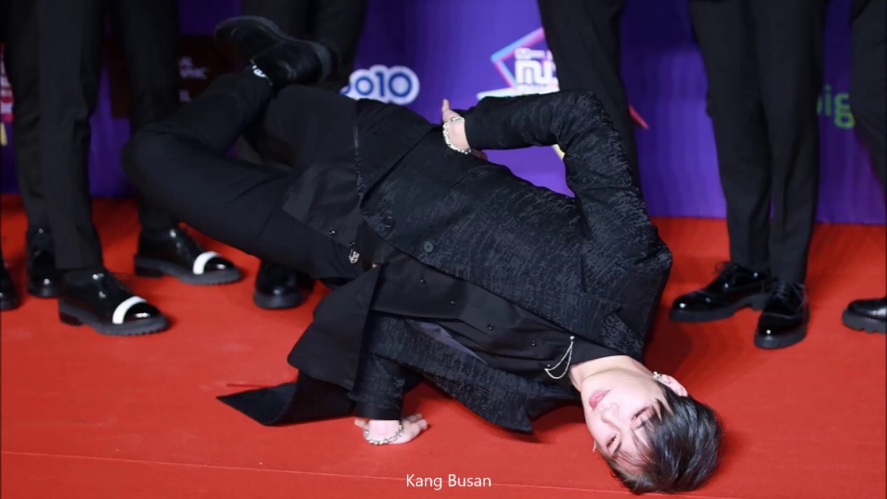 180226 Kang Daniel 강다니엘 (Suit)
