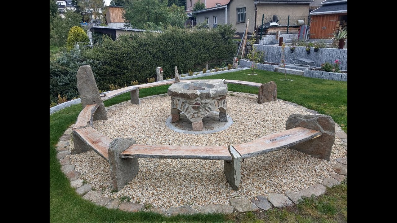 Bau einer Feuerstelle mit Gartenbänken
