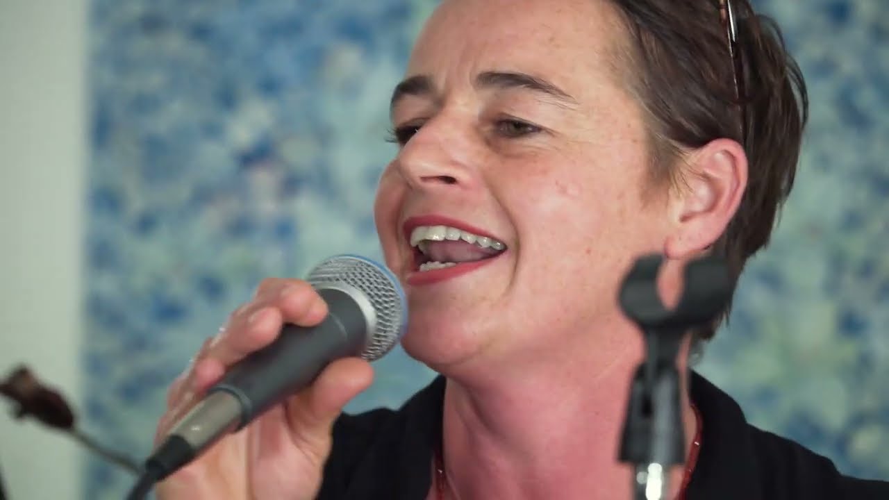 Baj mir bistu shejn gespielt von Madame Plüsch und The hot crab band
