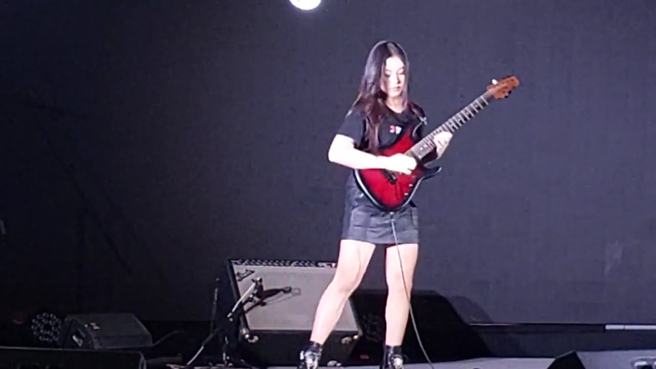 Hos Down น้องเพชร #Pettyrock โชว์การดีดและสโลว์ งาน #WYKYKTHA ลิโด้ชั้น2