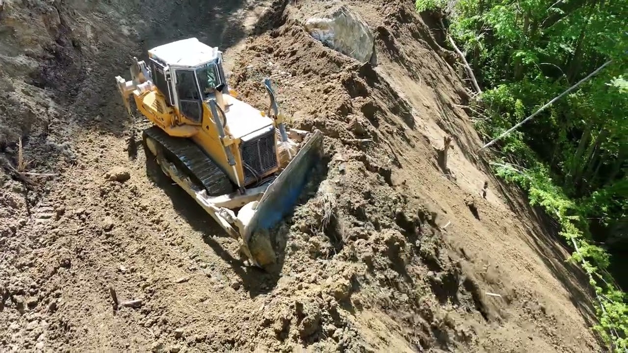 Heyelan Yolu Kapattı! Liebherr 744 Dozer Dev Kaya ile Mücadelede! (12/13)