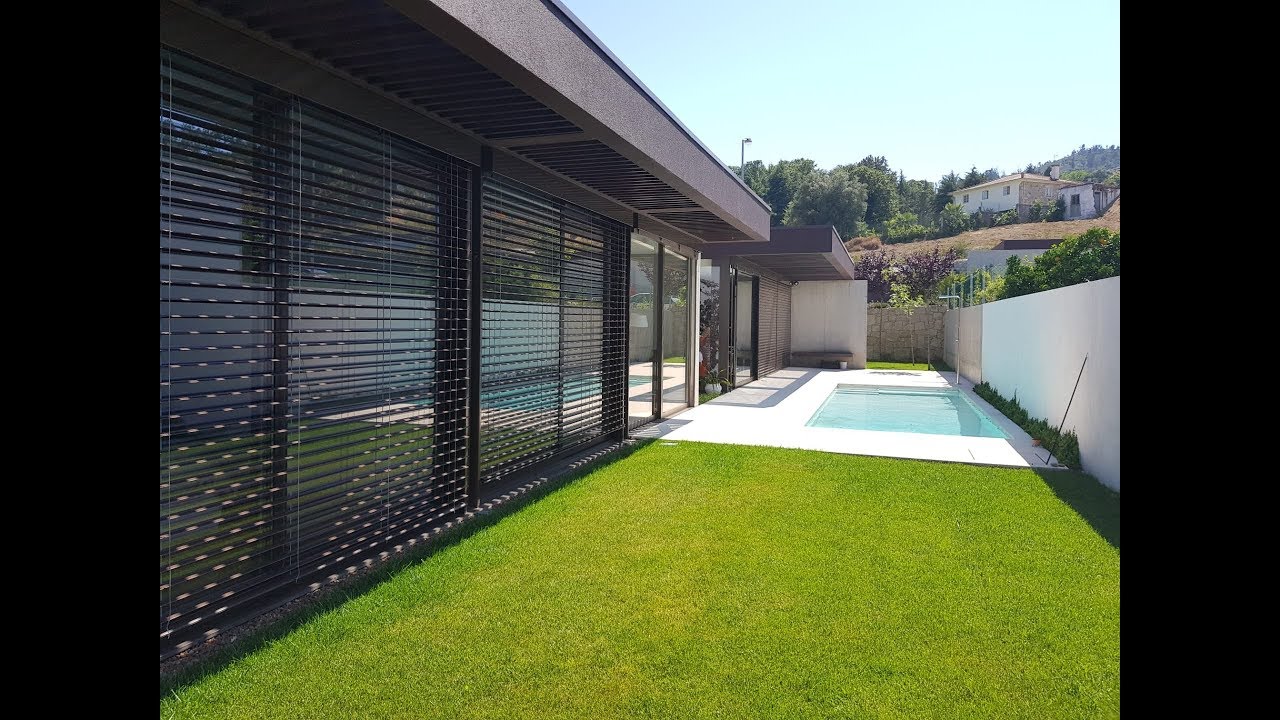 INDISPONÍVEL - Moradia Térrea, Moderna e com Piscina - Arcádia Imobiliária