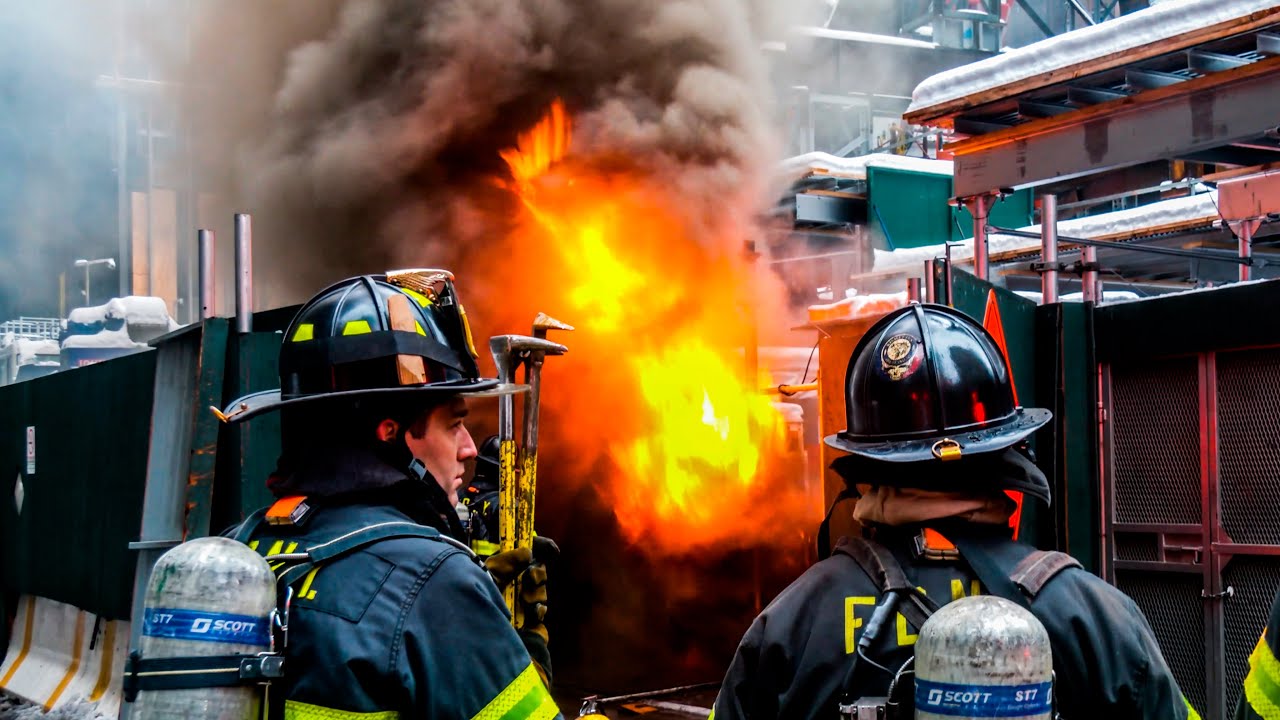 [ Manhattan Box 827 ] MASSIVE Transformer Fire Send Flames 10ft into the Air - ALL-HANDS Working!