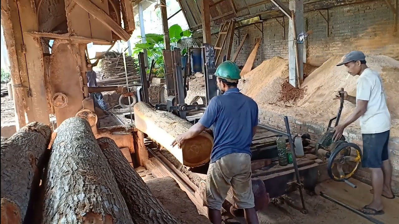 Indonesian Sawmill. Bandsaw 42