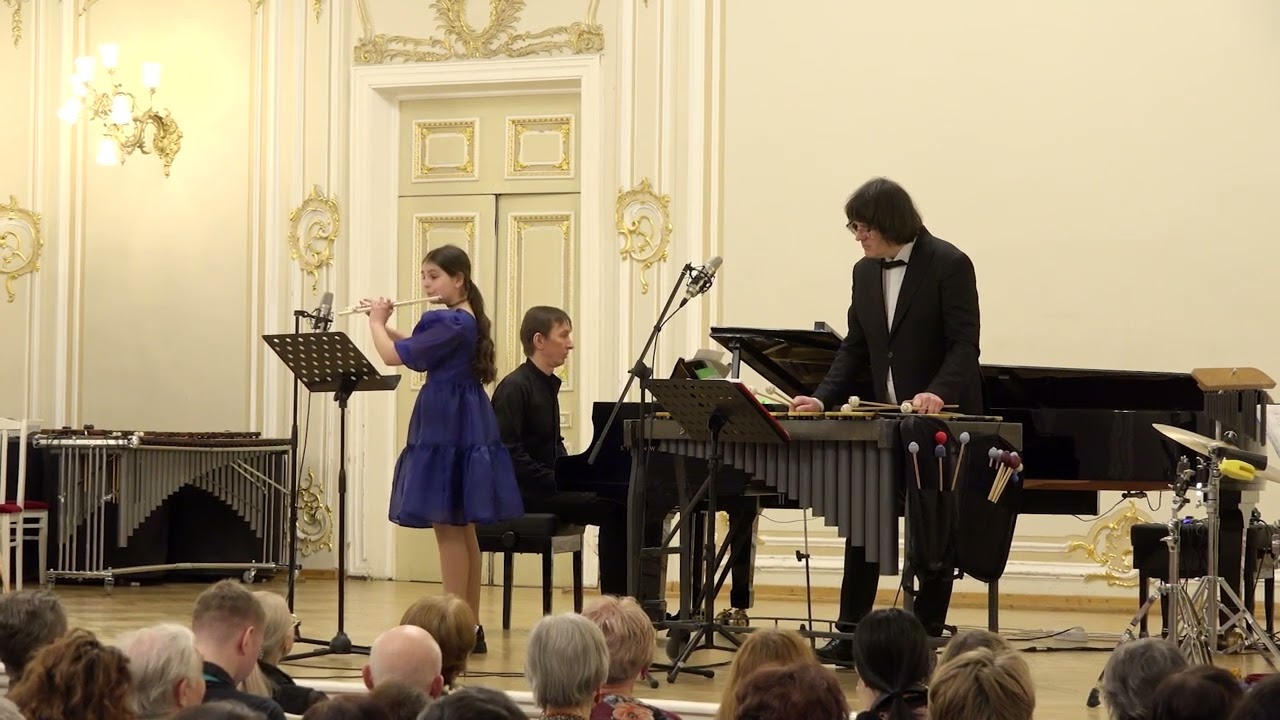 Bolivar. Veronica Chizhik flute (10 years) and Jazz vibes trio.
