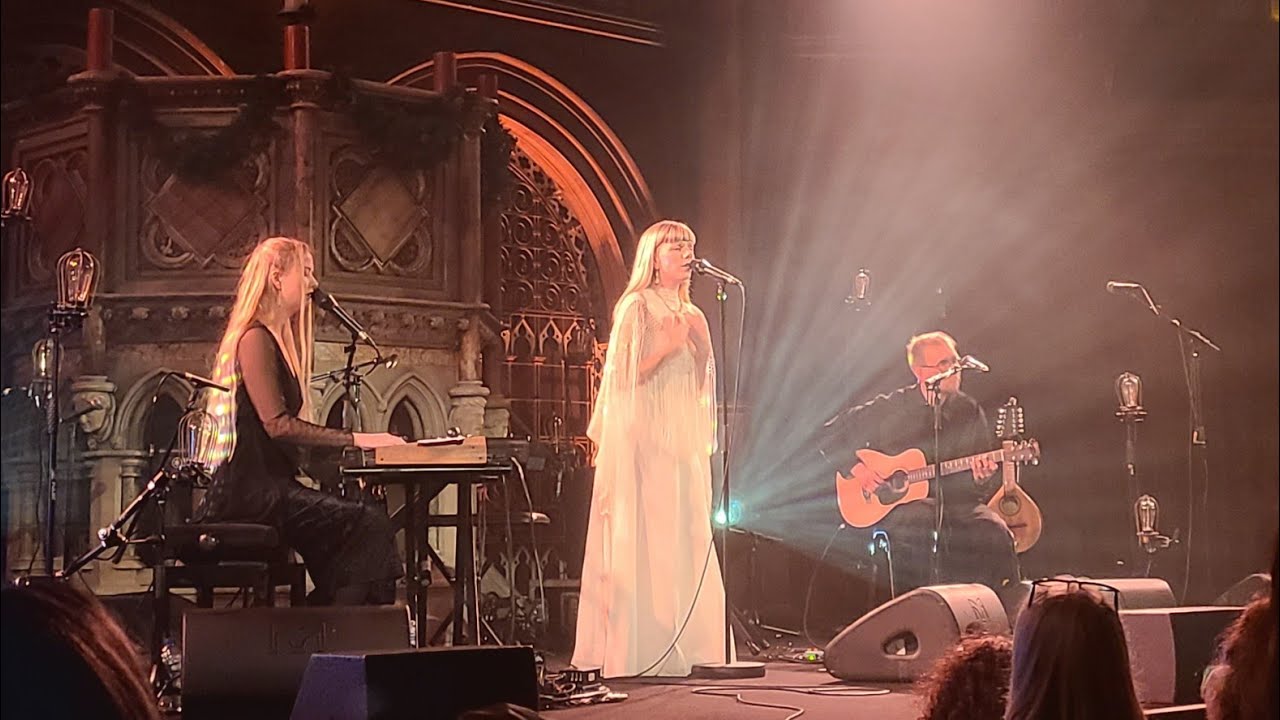 Aurora - Echo Of My Shadow (@Union Chapel, for #WarChild)