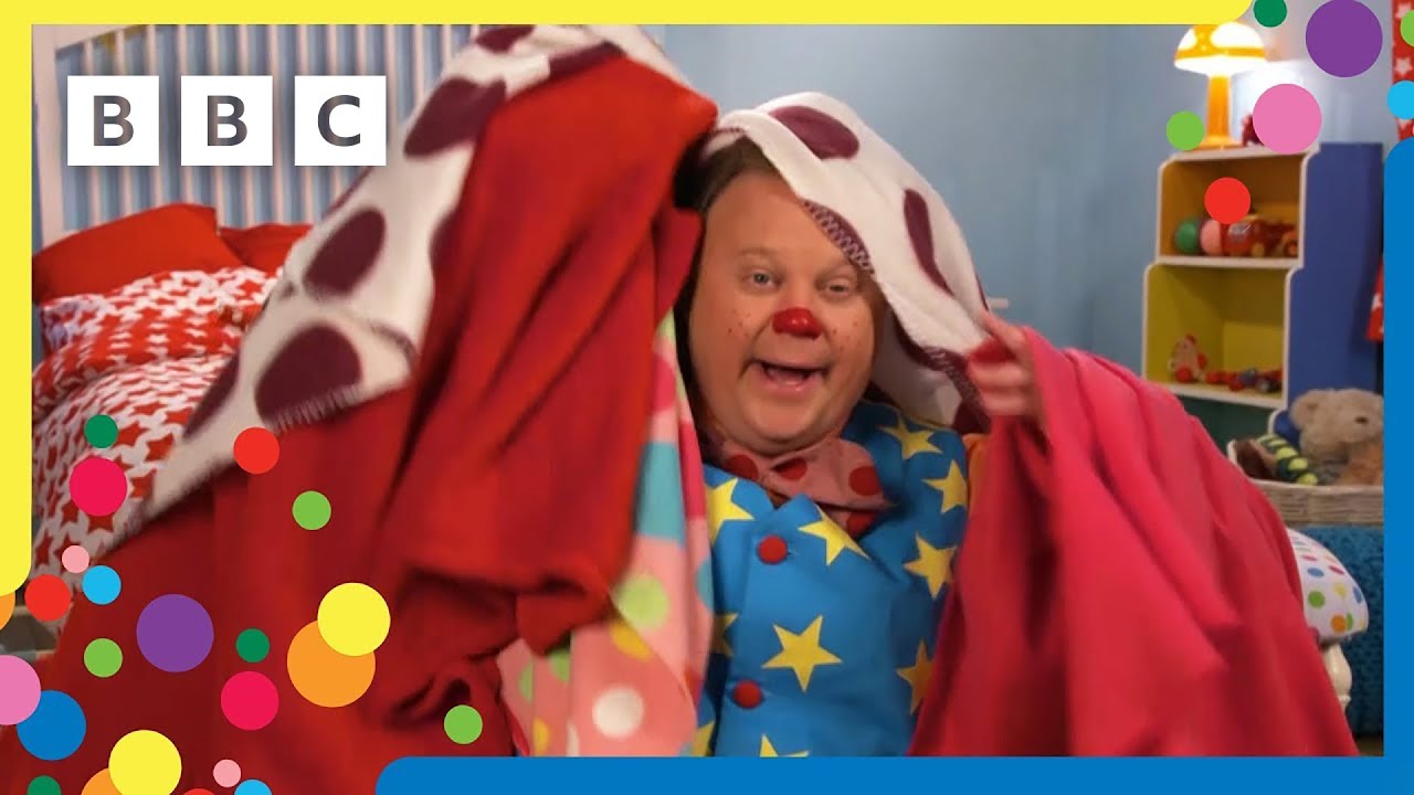 Mr Tumble Builds a Den! | Mr Tumble and Friends