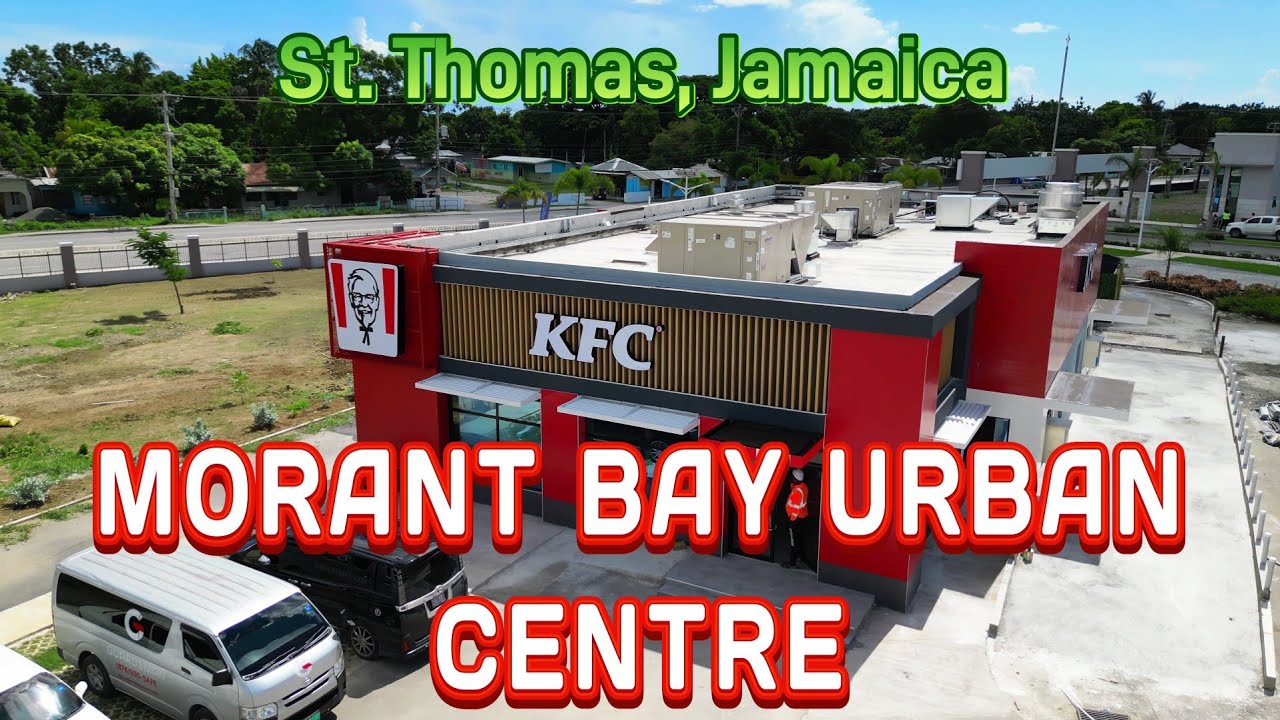 Ресторан KFC отлично выглядит в торговом центре Morant Bay Urban Centre, а вот что еще происходит.