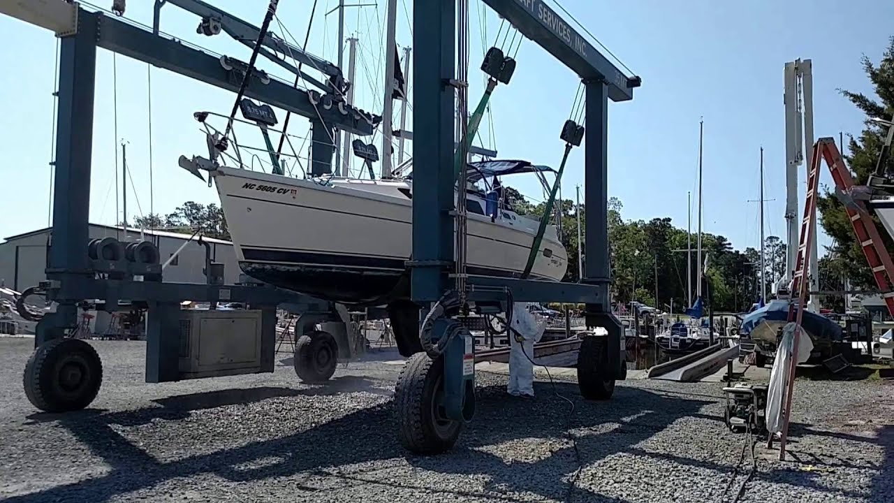 Haulout of our 2002 Hunter 326 Sailboat Starjewel Part 1