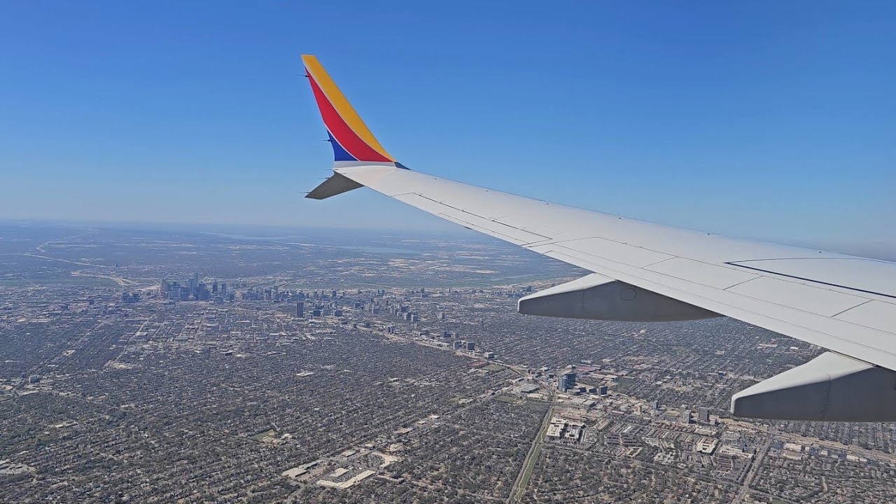 Southwest Airlines Boeing 737 MAX-8 Landing - Dallas Love Field Airport