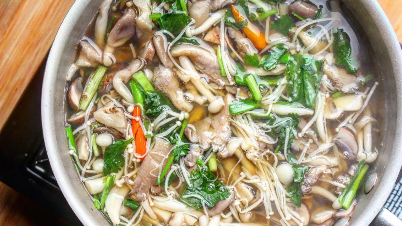 Simple Mushroom Soup: Nceb Hau