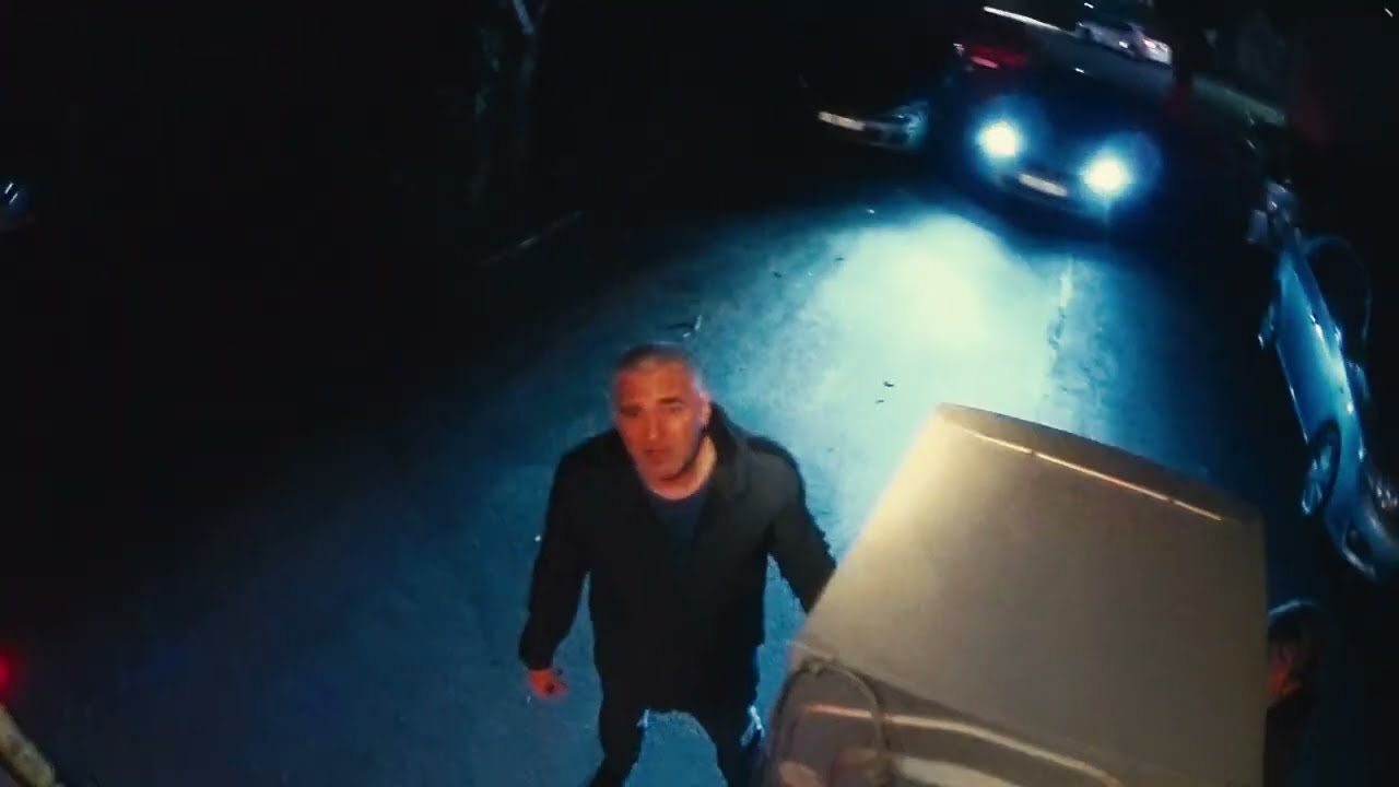 Перевезли холодильник с 1 на 7 этаж.