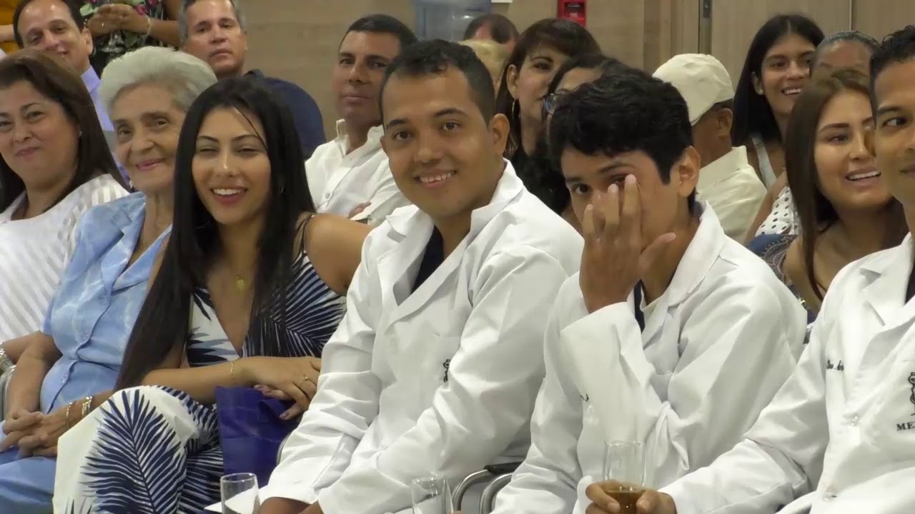 BA151_En UNIMAGDALENA 14 estudiantes de Medicina recibieron batas blancas
