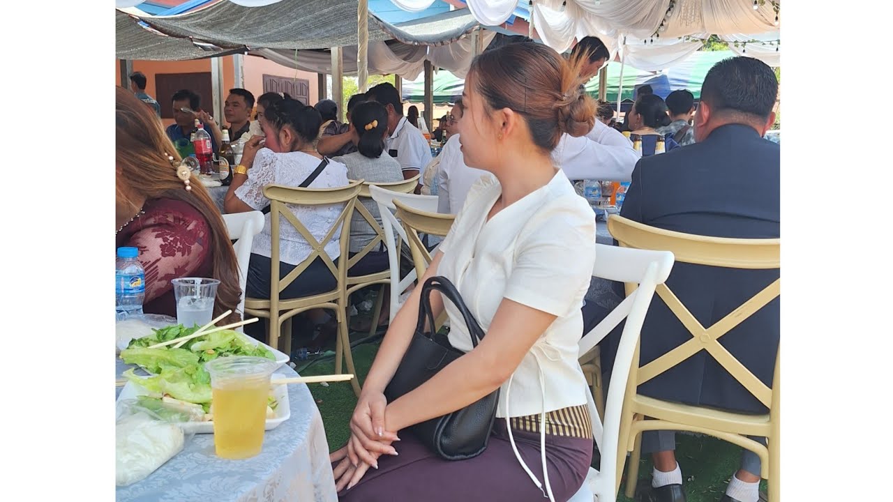 สาวลาวฟ้อนรำวง🥰🇱🇦