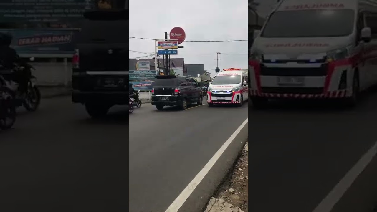 MOBIL AMBULANCE KEREN MELINTAS #shorts
