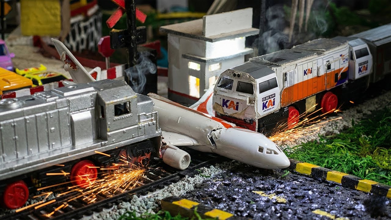 Drama Seru Merakit Mainan Kereta Api CC206 Silver Anjlok Menabrak Pesawat Boeing di Perlintasan