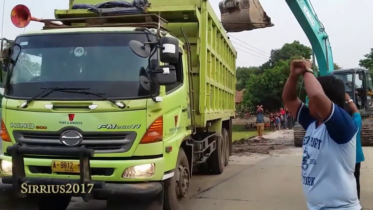 Heavy Equipment Fail Win Trucks Crush Disaster