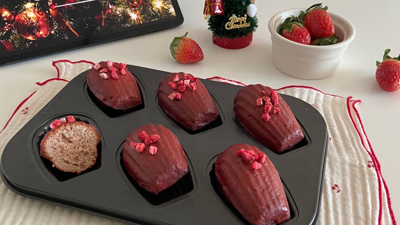 크리스마스 분위기 물씬 풍기는 상큼한 딸기마들렌 만들기 Strawberry Madeleines