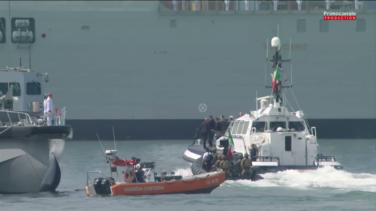La festa della Marina Militare a Genova con il Vespucci, Mattarella e le Frecce Tricolore