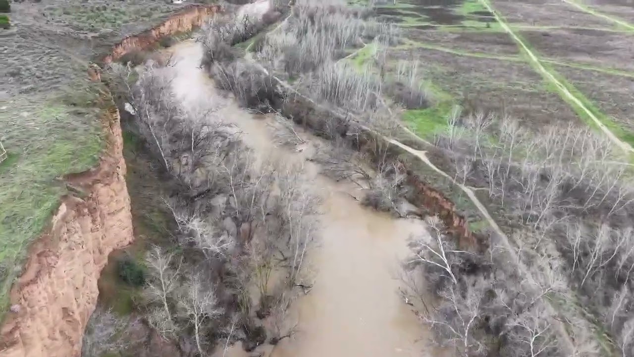 La Policía Local de Alcalá y Protección Civil refuerzan la vigilancia del río Henares con drones.