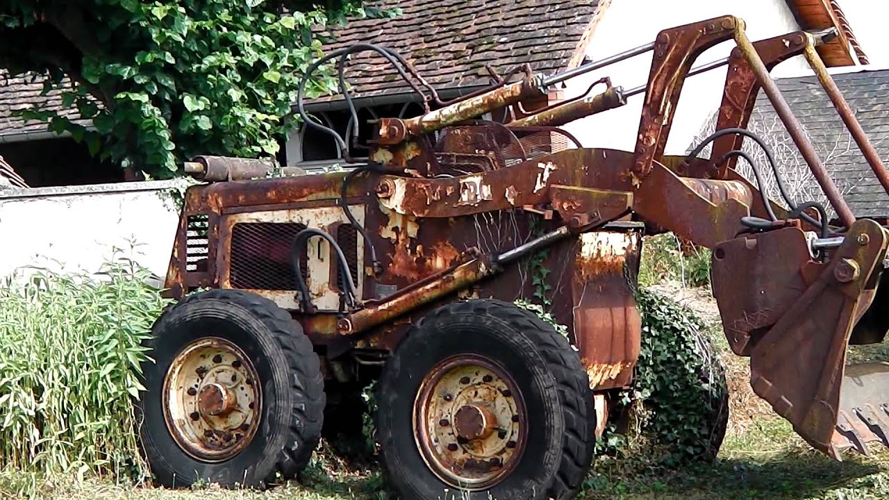 Weird abandoned rusty stuff (Trucks and Bulldozer)