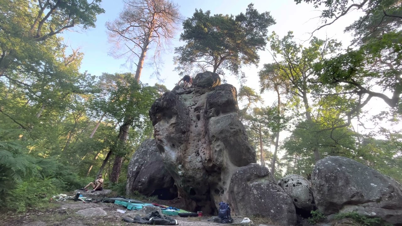 Le pilier de la Roche d’Hercule (assis) 7A - Fontainebleau