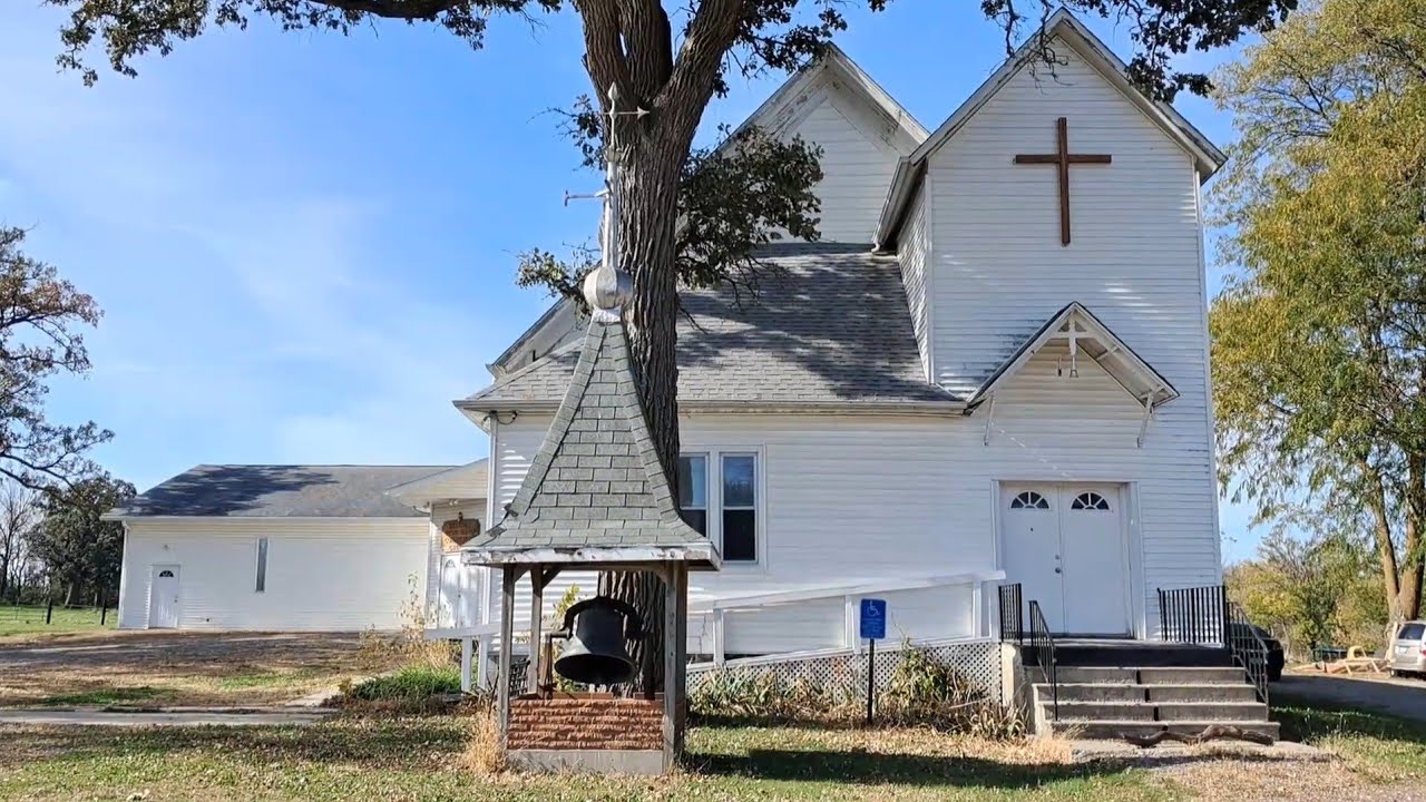 Driving Around Coalville, Iowa to the 1883 Otho Kalo Community Church in Webster County