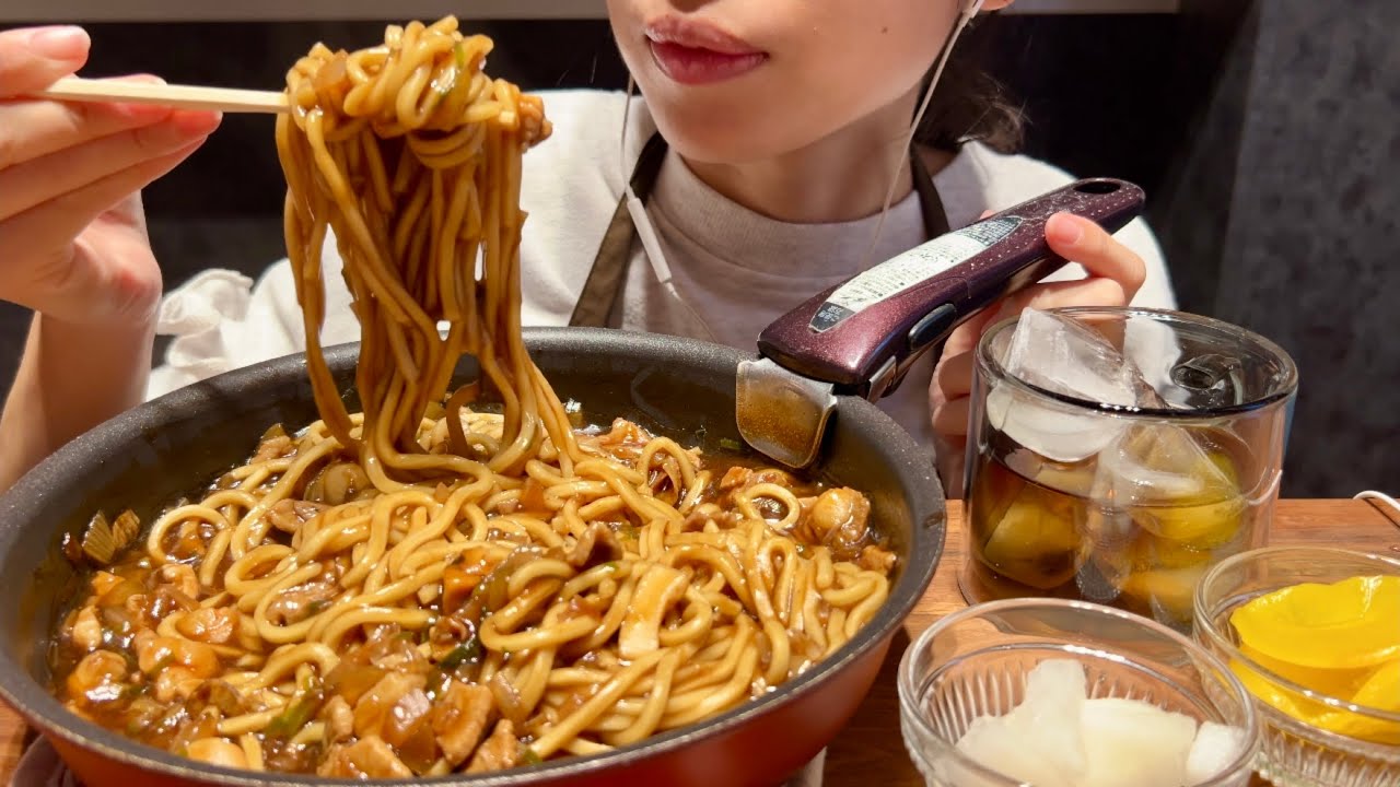 【ASMR咀嚼音】ジャージャー麺＆沢庵 | Jajangmyeon & Pickles Eating Sounds
