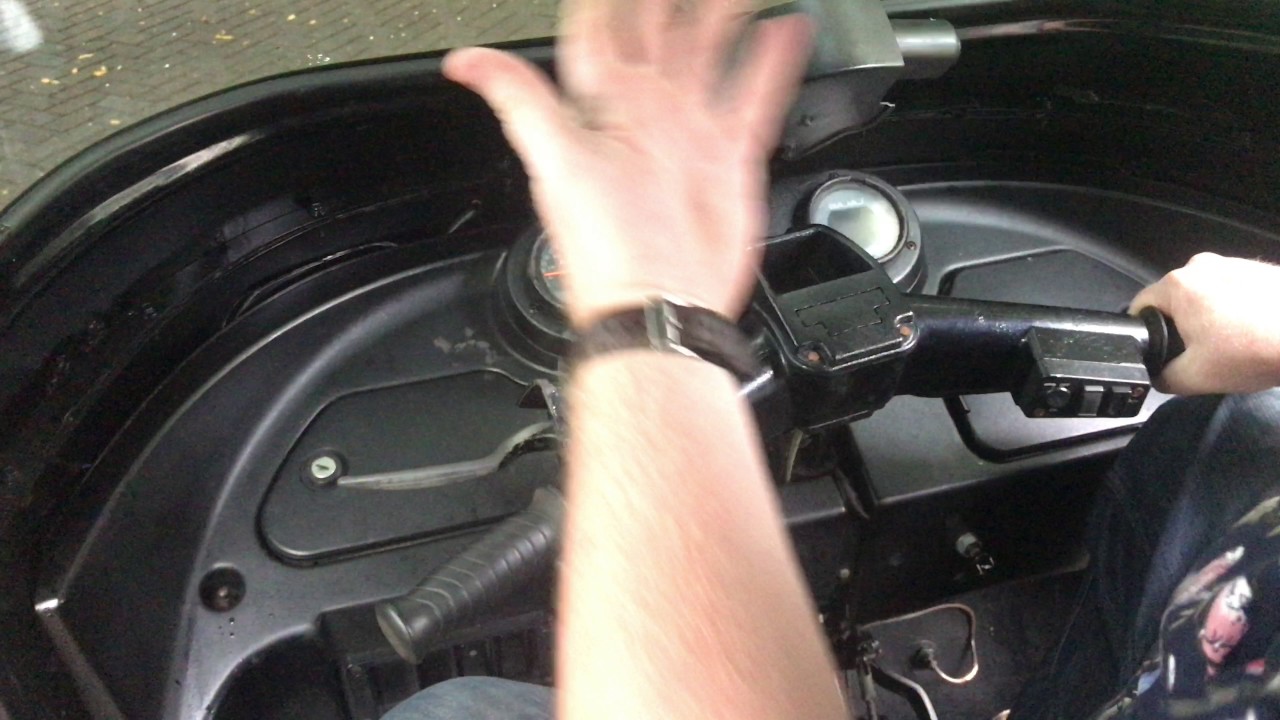 Tuktuk Driving 101: Starting & stopping