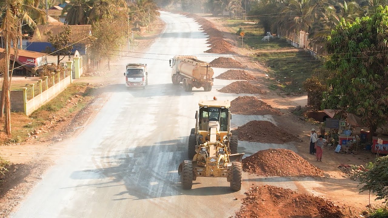 The Best Shoulder Road Installing By Red Soil, Motor Grader Spreading Machine For Road Construction