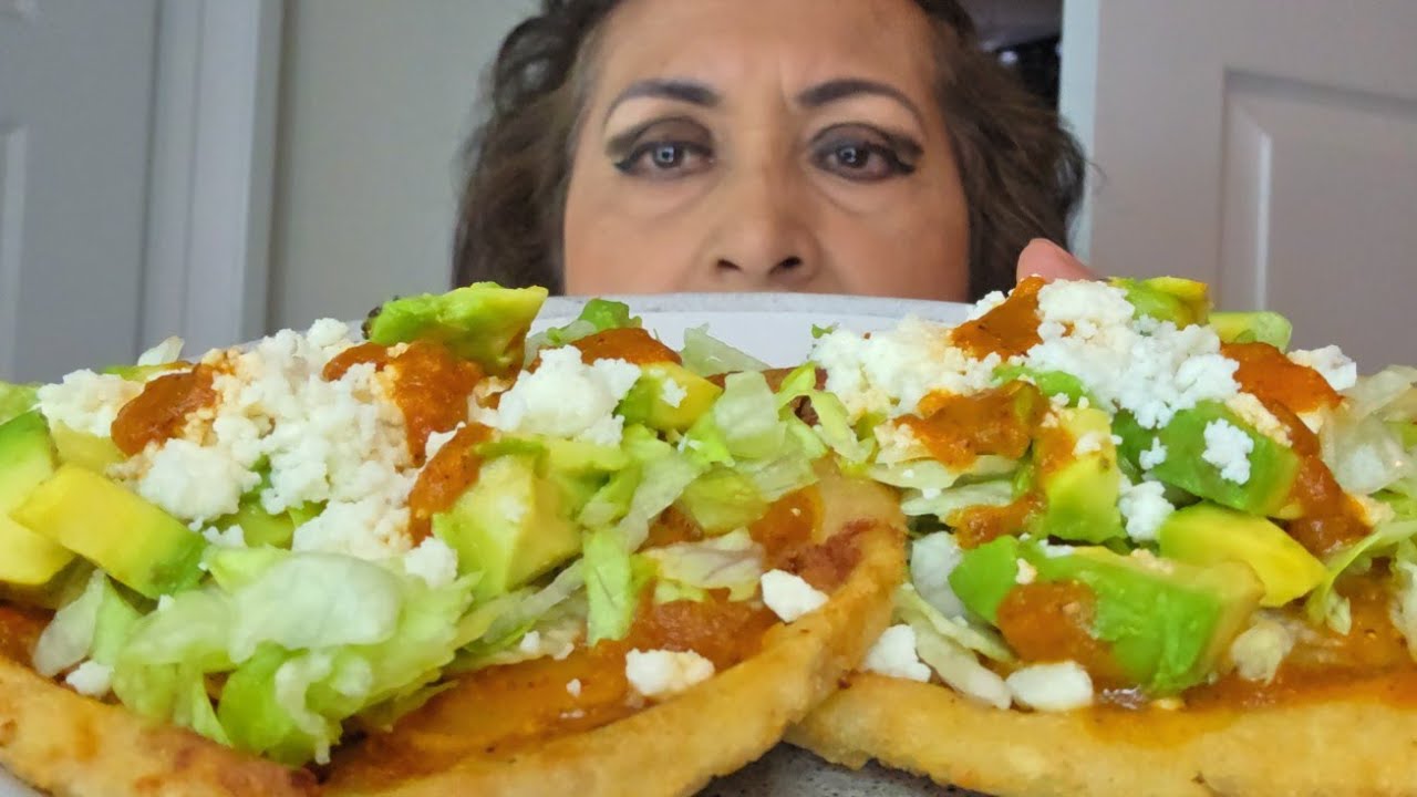 ASMR Sopes con frijoles, queso y aguacate!