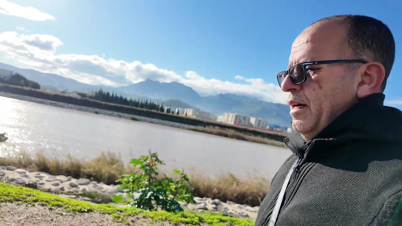 Нет ничего приятнее, чем утренняя прогулка по долине в первые лучи солнца в холодный день в Тетуане.