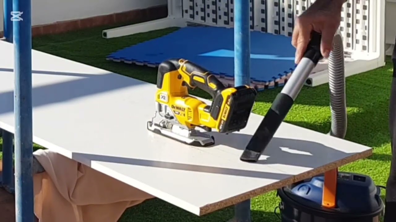 Provando sierra caladora deWalt
