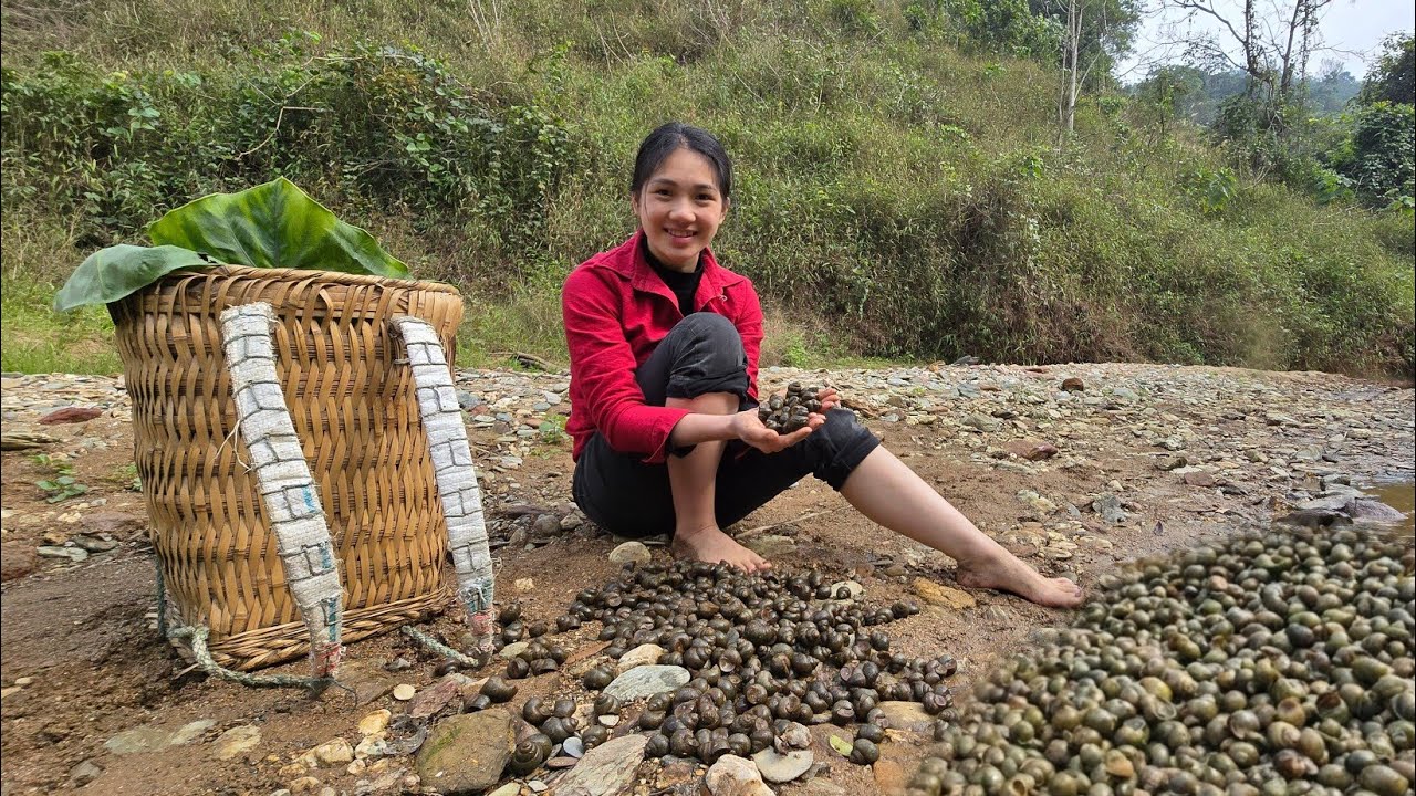 The girl left the city to live in the forest – to experience life in the wild.