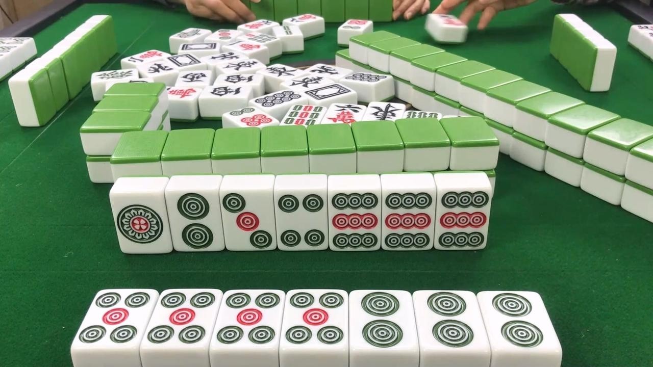 吃吃吃，连吃你三幅牌，吃的你是怀疑人生