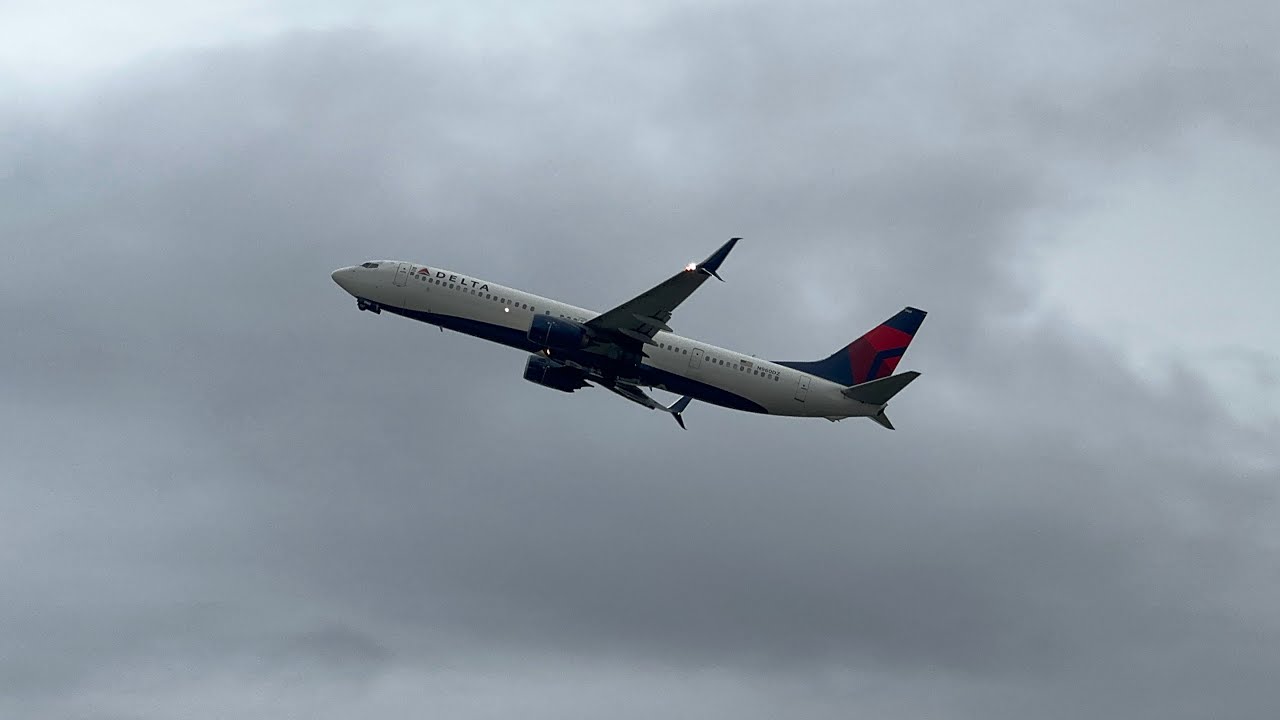 Evening Plane Spotting at Daytona Beach International Airport (11/8/2024)