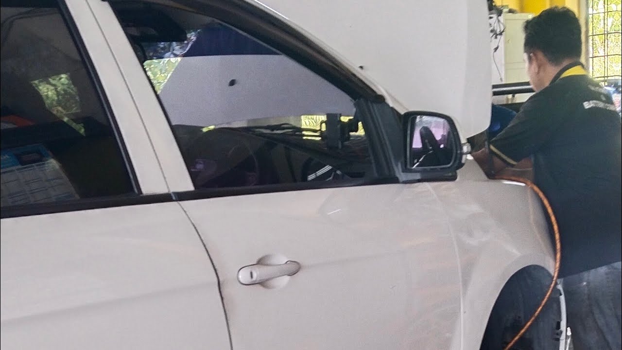 Pergi ke bengkel kerta buat kuda putih