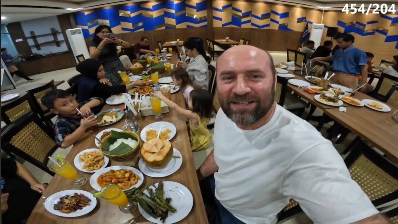 🇮🇩 Seafood dinner at Bandar Djakarta