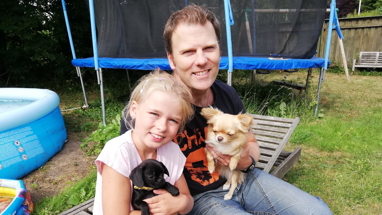 SanneVilleFamily❤️Karla ser sin hunde søster for første gang😍