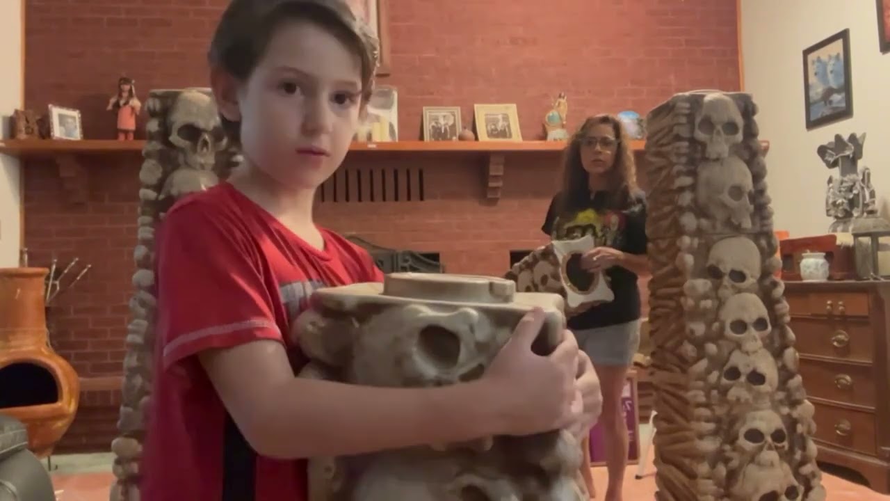Unboxing Home Depot Skull Archway