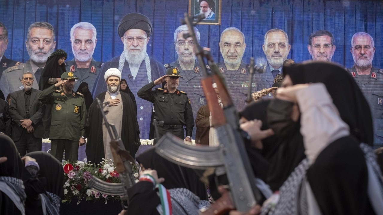 Iranian hardliners want US naval blockade lifted before any deal is secured